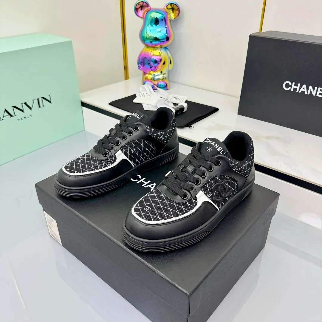👟👟Ex-factory price 620👟👟High quality! ! ! CHANEL Chanel 25A latest thick-soled casual sports shoes. The counter is synchronized. The counter is very popular. It is a shoe that is very difficult to buy. The most popular thick-soled casual shoes on the Internet. As you can imagine, the most popular thick-soled casual shoes can not be missed. It has both good looks and comfort. Simple and versatile. The thick sole increases the height and is super versatile. Whoever wears it will look better. Upper: cowhide stitching. Lining: breathable mesh. Outsole: TPU original outsole. Size: 35-41 👉